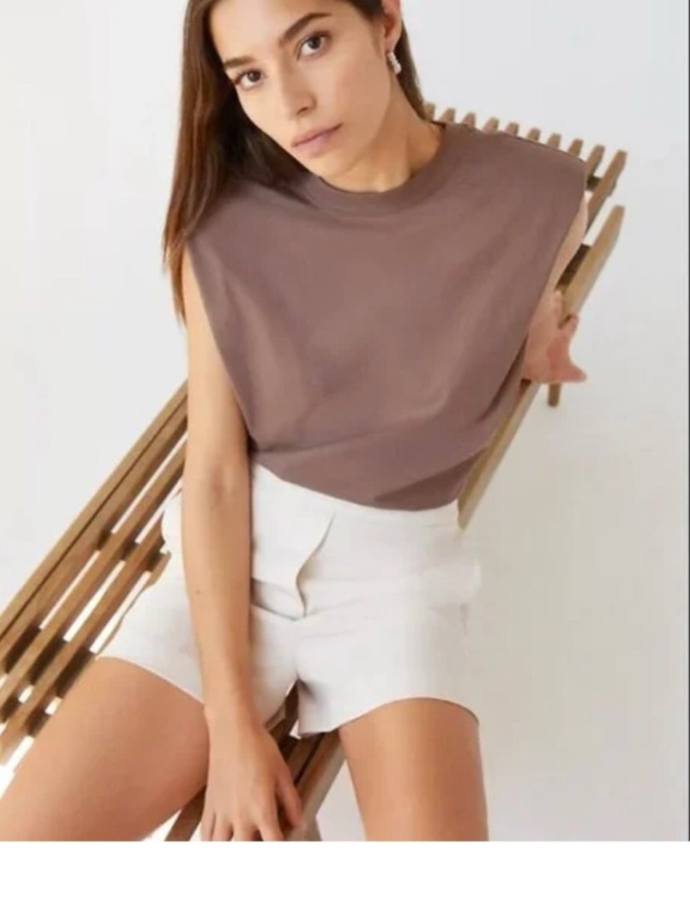 Babaton Sleeveless Aritzia Mock
Neck pad muscle Tank mocha
Brown xs